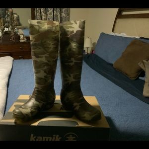 Rain Boots Knee Heighth, Size 6 Camoflauge